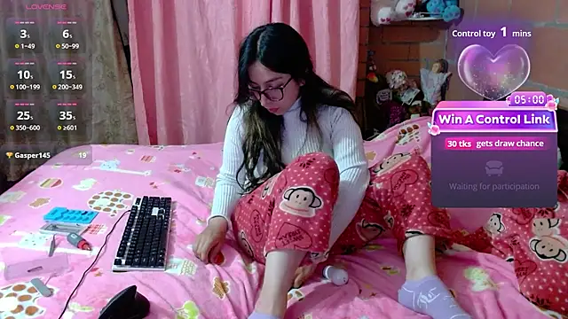 Maggie Fox3 online show from 04-28-26, 02:27