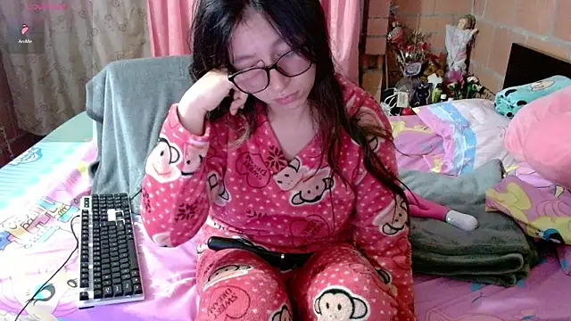 Snapshot of Maggie_Fox3 chatting on 05-05-26, 01:46 Maggie Fox3 online show from 05-05-26, 01:46