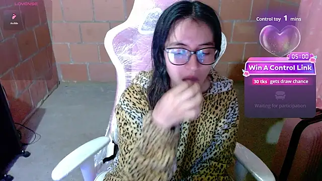 Snapshot of Maggie_Fox3 chatting on 05-19-26, 01:22 Maggie Fox3 online show from 05-19-26, 01:22