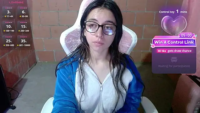 Snapshot of Maggie_Fox3 chatting on 05-25-26, 01:00 Maggie Fox3 online show from 05-25-26, 01:00