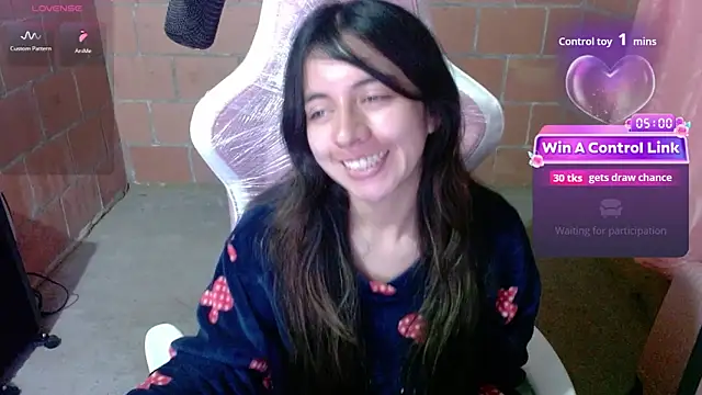 Snapshot of Maggie_Fox3 chatting on 05-26-26, 01:23 Maggie Fox3 online show from 05-26-26, 01:23