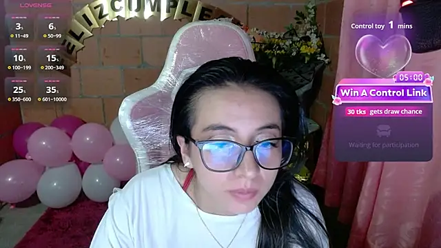 Snapshot of Maggie_Fox3 chatting on 06-05-26, 03:02 Maggie Fox3 online show from 06-05-26, 03:02