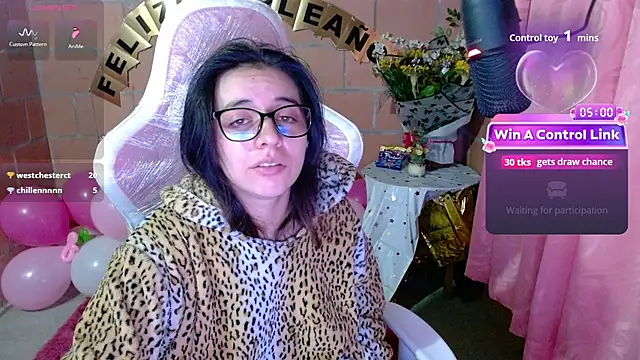 Snapshot of Maggie_Fox3 chatting on 06-07-26, 01:10 Maggie Fox3 online show from 06-07-26, 01:10