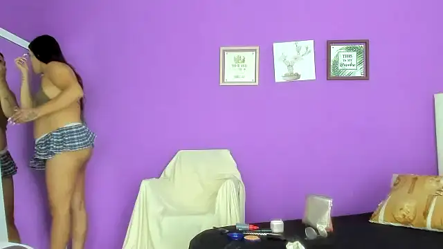 Snapshot of MiaMarin_hot chatting on 11-14-25, 08:29 MiaMarin hot online show from 11-14-25, 08:29