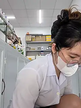 Snapshot of HinaLovely chatting on 05-14-26, 03:35 HinaLovely online show from 05-14-26, 03:35