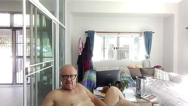 Snapshot of 58klaus chatting on 12-15-25, 04:28 58klaus online show from 12-15-25, 04:28