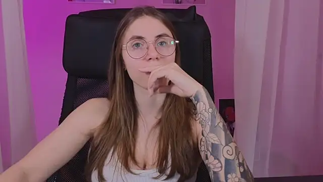  AnnaStark  online show from 02-02-25, 08:41