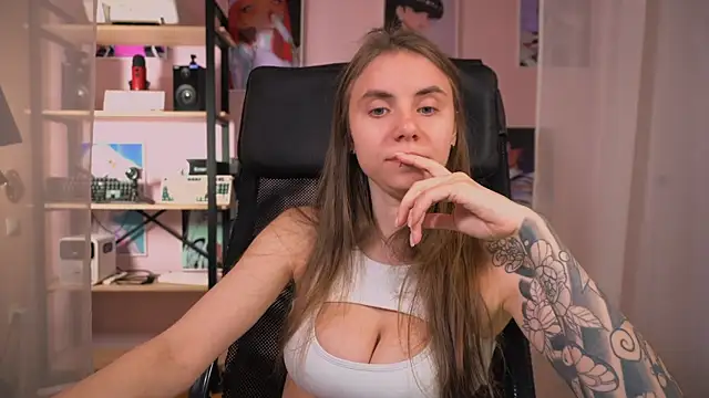  AnnaStark  online show from 10-18-25, 07:47