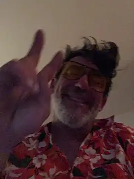 Snapshot of maxximere chatting on 04-19-26, 01:05 maxximere online show from 04-19-26, 01:05