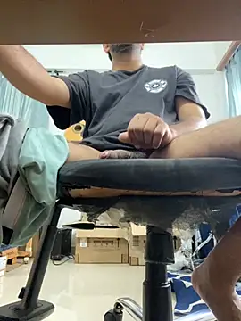 Snapshot of the_indian_dick_u_want chatting on 10-29-25, 08:38 the indian dick u want online show from 10-29-25, 08:38