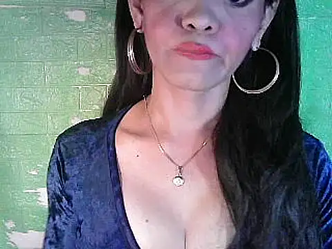 Snapshot of Rosebaumgardner1234 chatting on 02-18-25, 03:54 Rosebaumgardner1234 online show from 02-18-25, 03:54