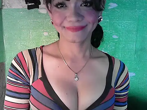 Snapshot of Rosebaumgardner1234 chatting on 02-24-25, 03:31 Rosebaumgardner1234 online show from 02-24-25, 03:31