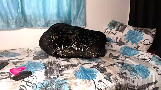 SweetAppleCandyxx online show from 05-10-26, 05:23