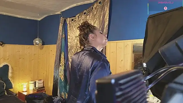 Snapshot of VanessaDoyle chatting on 03-04-25, 01:23 VanessaDoyle online show from 03-04-25, 01:23