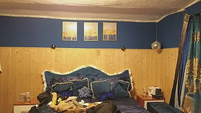 Snapshot of VanessaDoyle chatting on 03-14-25, 08:42 VanessaDoyle online show from 03-14-25, 08:42