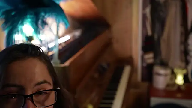 Snapshot of VanessaDoyle chatting on 09-10-25, 04:18 VanessaDoyle online show from 09-10-25, 04:18