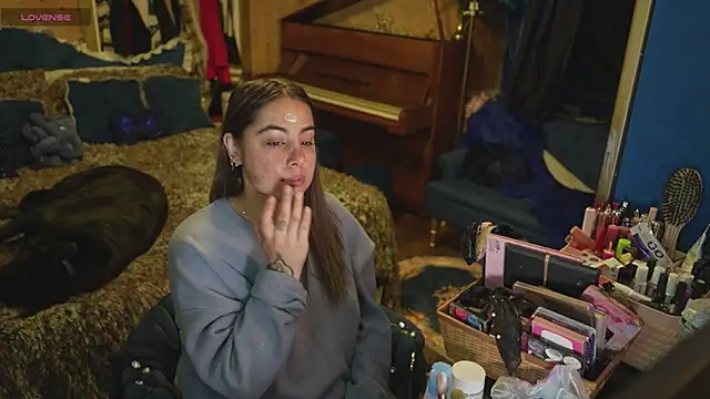 Snapshot of VanessaDoyle chatting on 09-18-25, 01:40 VanessaDoyle online show from 09-18-25, 01:40