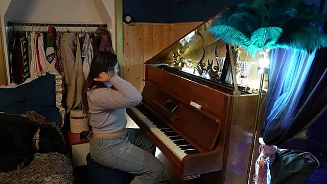 Snapshot of VanessaDoyle chatting on 10-16-25, 04:30 VanessaDoyle online show from 10-16-25, 04:30