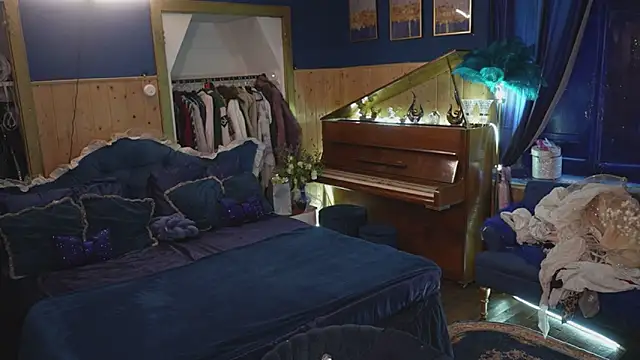 Snapshot of VanessaDoyle chatting on 10-30-25, 03:13 VanessaDoyle online show from 10-30-25, 03:13