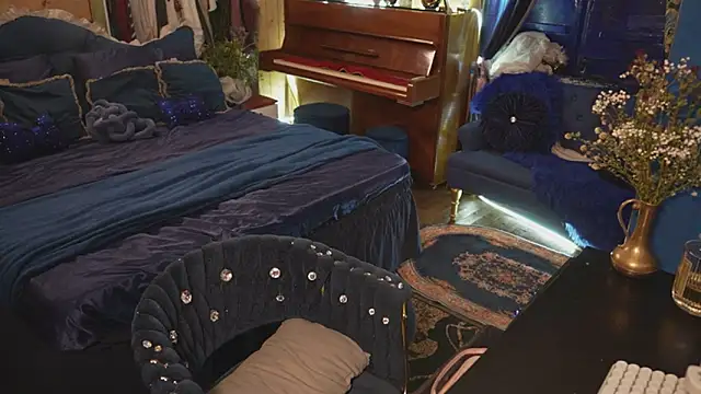 Snapshot of VanessaDoyle chatting on 11-03-25, 06:42 VanessaDoyle online show from 11-03-25, 06:42