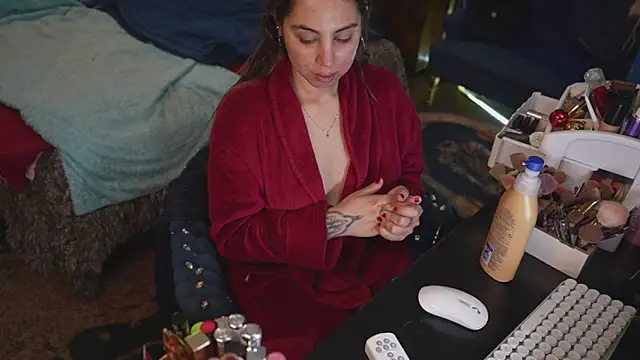 Snapshot of VanessaDoyle chatting on 11-11-25, 03:28 VanessaDoyle online show from 11-11-25, 03:28