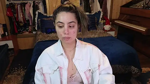 Snapshot of VanessaDoyle chatting on 12-04-25, 05:10 VanessaDoyle online show from 12-04-25, 05:10