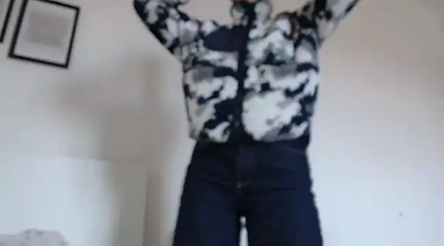 ocean eyess  online show from 02-19-25, 02:55