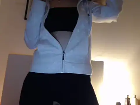 ocean eyess  online show from 11-30-25, 06:56