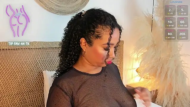 cloe 25 online show from 10-28-25, 02:37