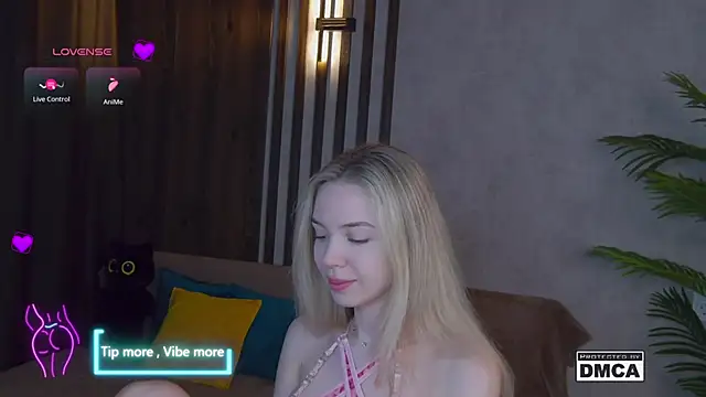 Holl1Would online show from 03-19-25, 03:41