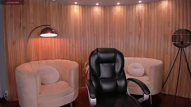 Snapshot of LexieWayne chatting on 12-17-24, 07:59 LexieWayne online show from 12-17-24, 07:59