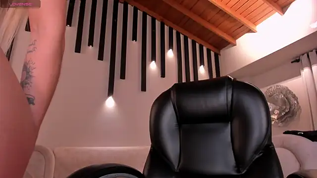 Snapshot of LexieWayne chatting on 01-17-25, 02:08 LexieWayne online show from 01-17-25, 02:08