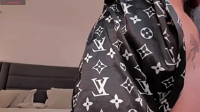 Snapshot of LexieWayne chatting on 02-19-25, 11:04 LexieWayne online show from 02-19-25, 11:04