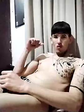 Snapshot of BIG___BEN chatting on 12-15-24, 01:57 BIG BEN online show from 12-15-24, 01:57