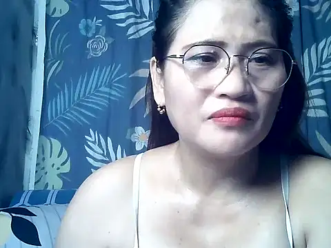 Snapshot of Amazing_Angel22 chatting on 10-06-25, 04:37 Amazing Angel22 online show from 10-06-25, 04:37