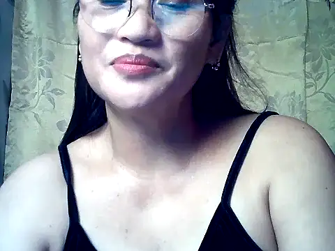 Snapshot of Amazing_Angel22 chatting on 10-27-25, 03:10 Amazing Angel22 online show from 10-27-25, 03:10