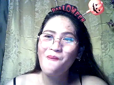 Snapshot of Amazing_Angel22 chatting on 10-31-25, 01:56 Amazing Angel22 online show from 10-31-25, 01:56