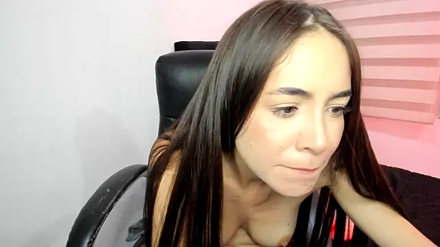 Snapshot of CristinaLaurentt chatting on 02-22-25, 02:28 CristinaLaurentt online show from 02-22-25, 02:28