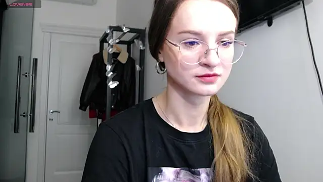 KateJonson online show from 04-18-26, 07:56