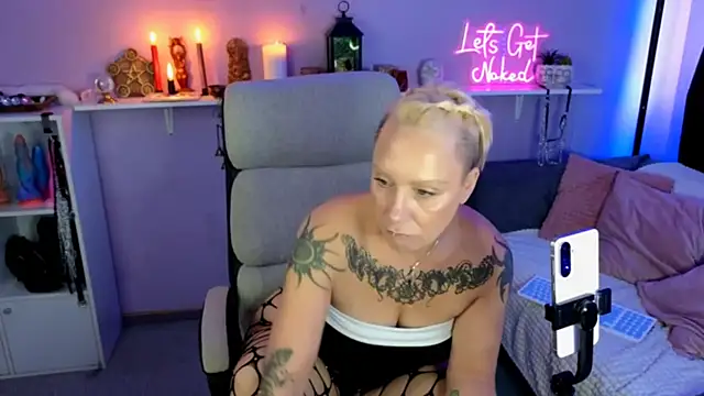 Jan ina online show from 10-31-25, 10:27