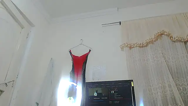 Snapshot of Yayis-hot-sexyw chatting on 02-14-25, 12:30 Yayis-hot-sexyw online show from 02-14-25, 12:30