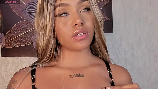 Snapshot of Emma_Morgann chatting on 03-01-25, 11:39 Emma Morgann online show from 03-01-25, 11:39