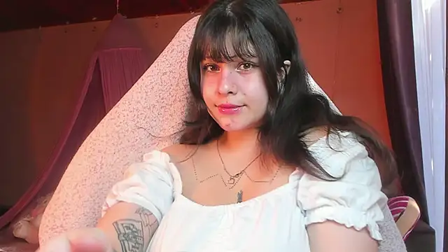 Snapshot of Renooh chatting on 03-05-25, 11:38 Renooh online show from 03-05-25, 11:38