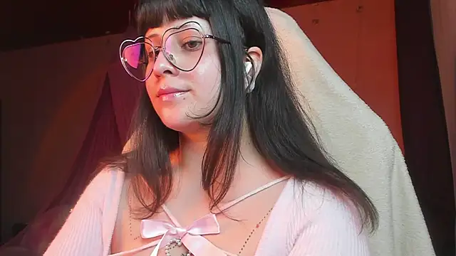 Snapshot of Renooh chatting on 03-19-25, 02:48 Renooh online show from 03-19-25, 02:48