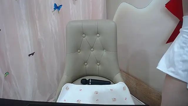 Snapshot of Leiershery chatting on 11-28-25, 01:19 Leiershery online show from 11-28-25, 01:19