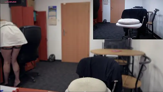 Snapshot of legsLONG chatting on 12-04-24, 08:01 legsLONG online show from 12-04-24, 08:01