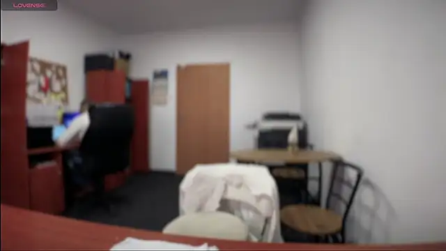 Snapshot of legsLONG chatting on 12-13-24, 07:47 legsLONG online show from 12-13-24, 07:47