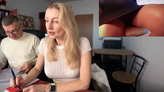 Snapshot of legsLONG chatting on 12-27-24, 09:28 legsLONG online show from 12-27-24, 09:28