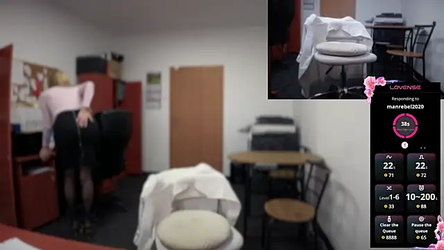 Snapshot of legsLONG chatting on 01-07-25, 07:42 legsLONG online show from 01-07-25, 07:42