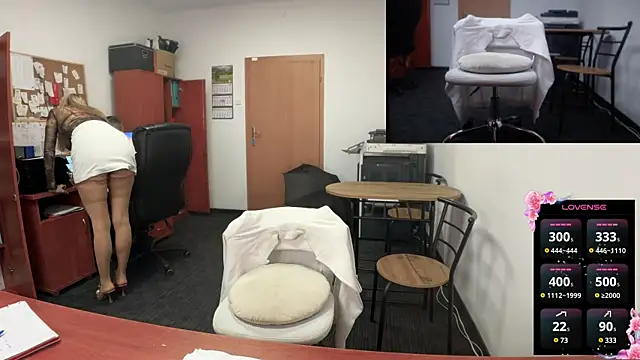 Snapshot of legsLONG chatting on 01-09-25, 07:42 legsLONG online show from 01-09-25, 07:42